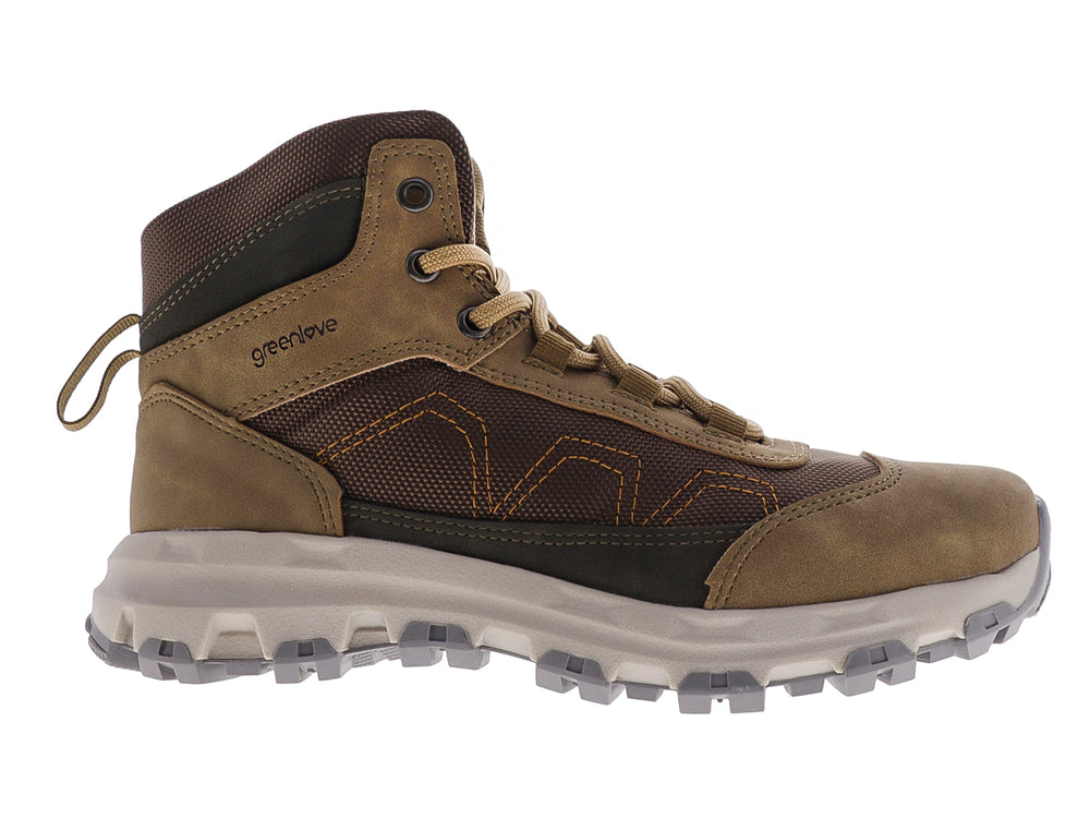 Botas color café de la marca Green Love con detalles en malla y suela gris robusta.