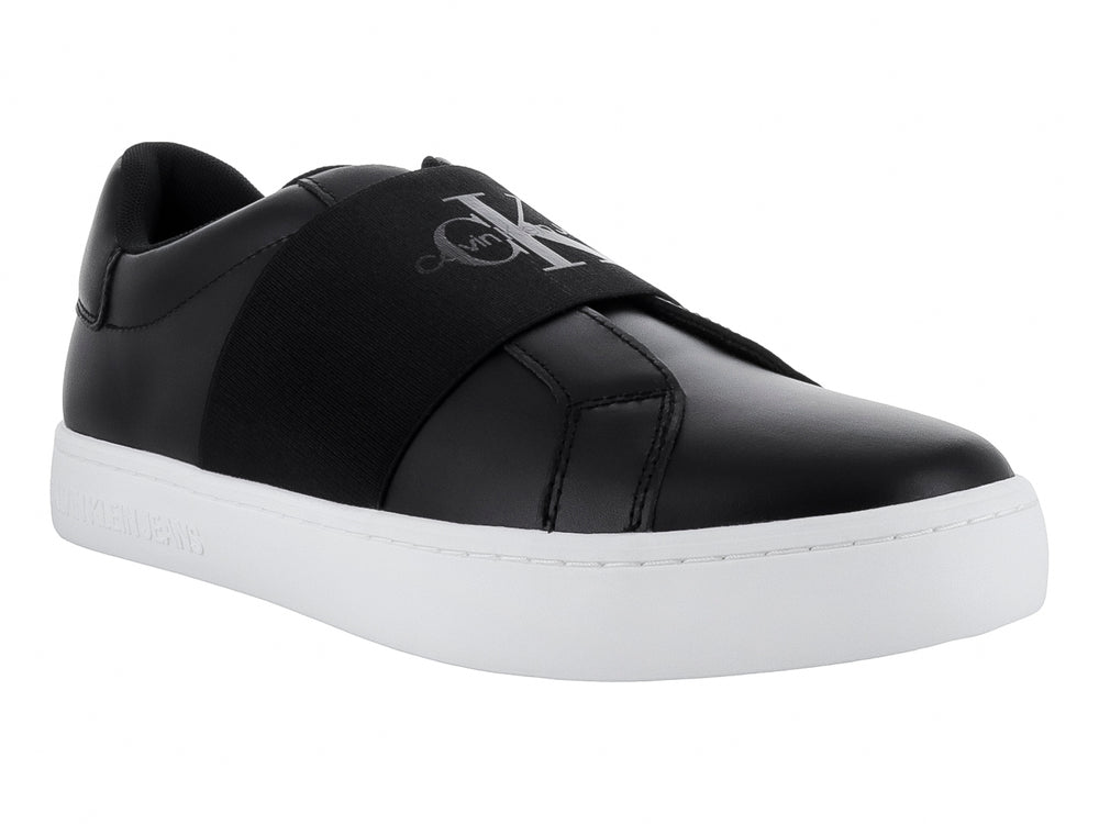 Tenis Calvin Klein color negro con suela blanca y banda elástica frontal, estilo casual slip-on.