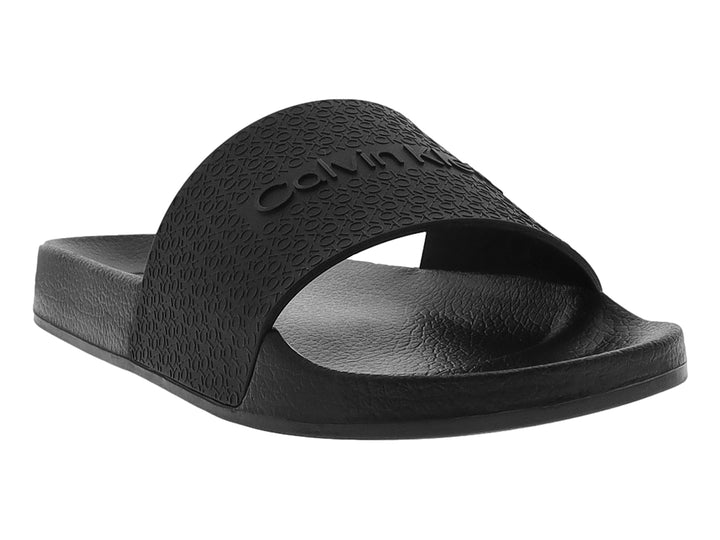 Sandalia deslizante color negro de la marca Calvin Klein con correa texturizada y logo grabado.