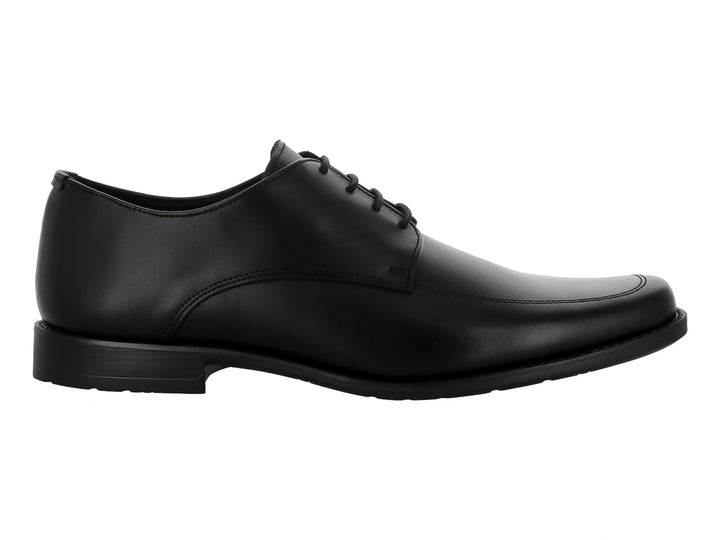 Zapato formal negro con agujetas y acabado brillante.