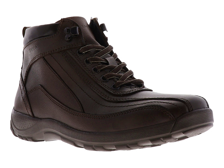 Bota casual de cuero color café oscuro con agujetas y suela gruesa para hombre.