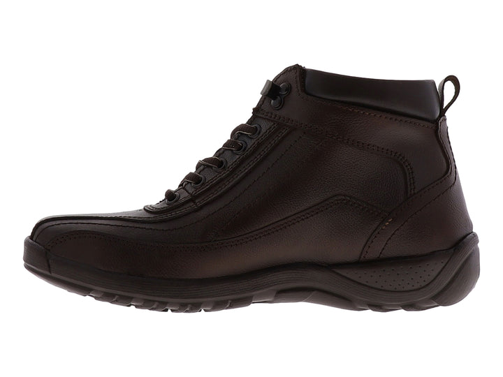 Bota casual de cuero color café oscuro con agujetas y suela gruesa para hombre.