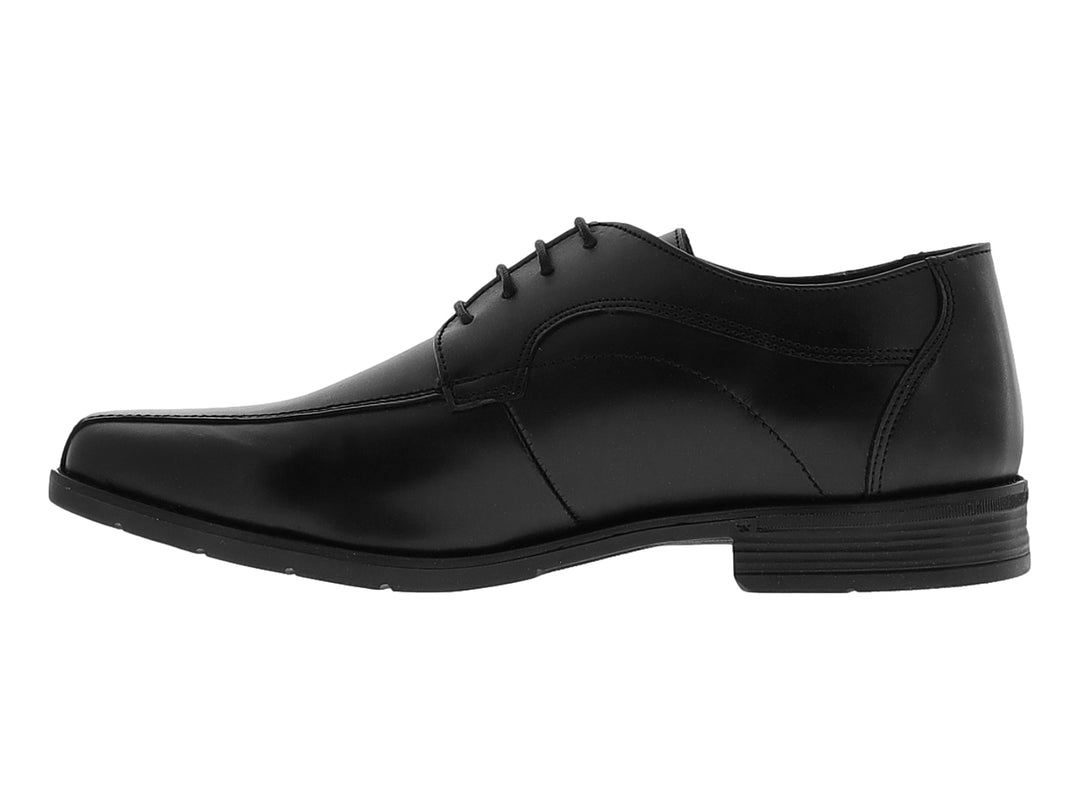 Zapato formal para Hombre en color negro con cordones y acabado brillante.