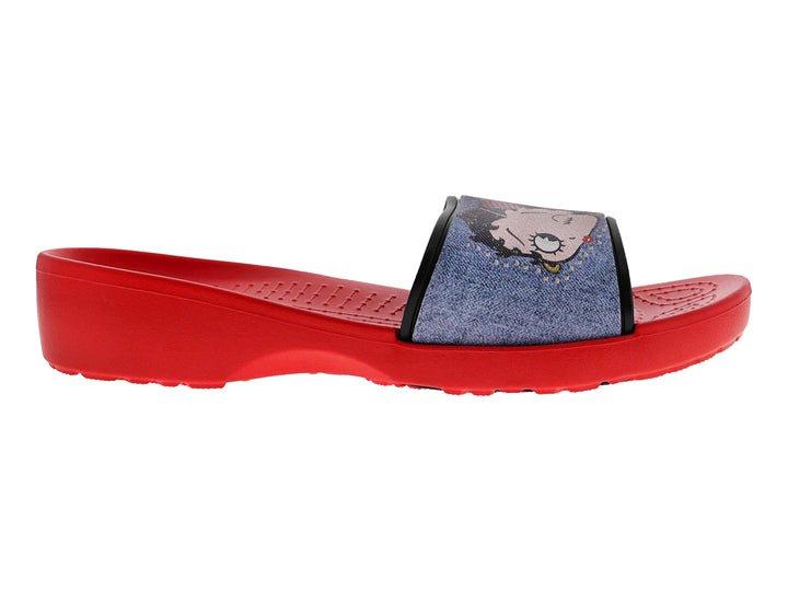Sandalia infantil de color rojo con banda azul marino decorada con un personaje animado.
