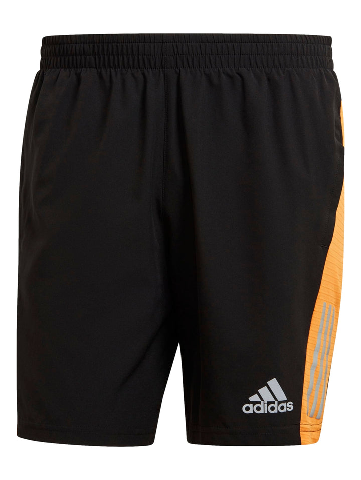 Pantalones cortos deportivos Adidas color negro con detalles laterales en naranja y franjas reflectantes.