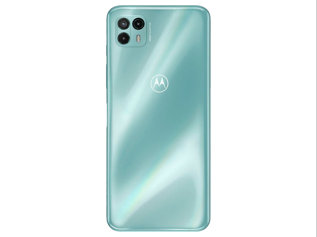 Teléfono inteligente Motorola Moto G50 en color verde, vista frontal y posterior sobre fondo blanco.