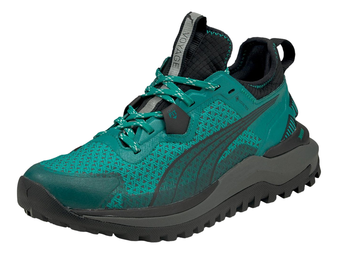 Tenis PUMA Voyage Nitro GTX color verde azulado con suela gris oscuro y detalles negros.