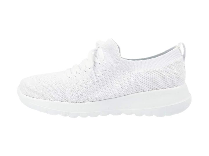 Tenis deportivos Skechers para mujer en color blanco con tejido transpirable y cordones.