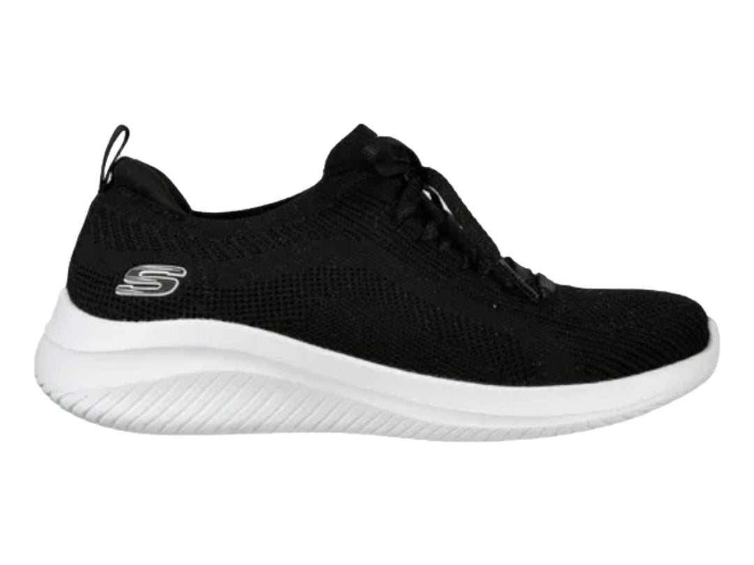Tenis deportivos Skechers para mujer en color negro con suela blanca.