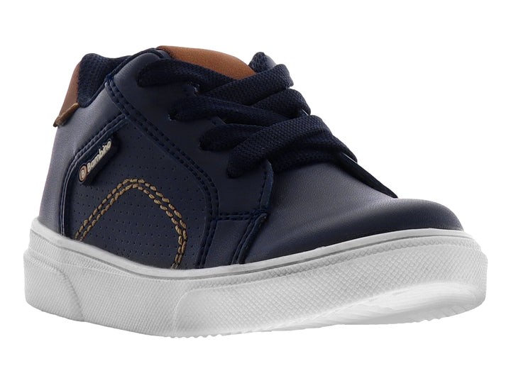 Tenis casuales para niño en color azul marino con detalles en camel y suela blanca.