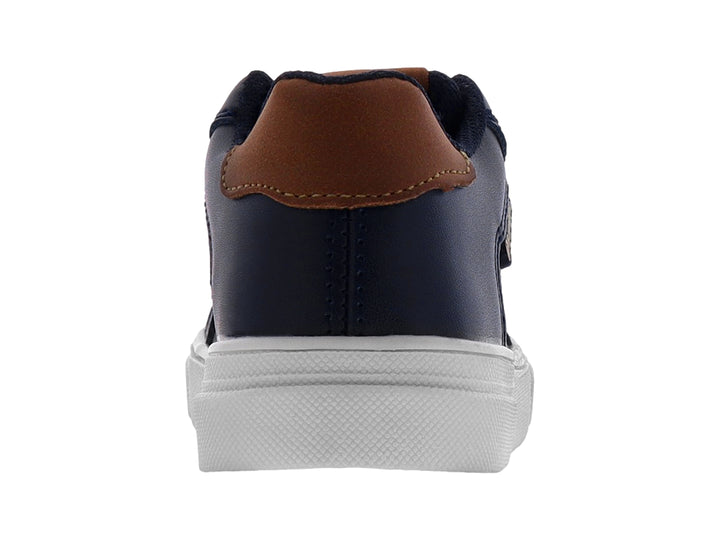Tenis casuales para niño en color azul marino con detalles en camel y suela blanca.