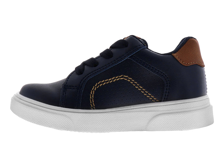 Tenis casuales para niño en color azul marino con detalles en camel y suela blanca.