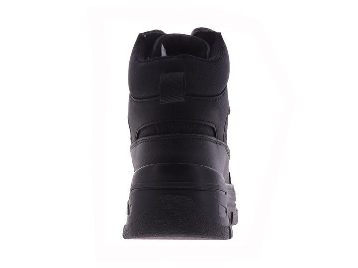 Bota negra de caña alta con suela track y cordones bicolores para niño.