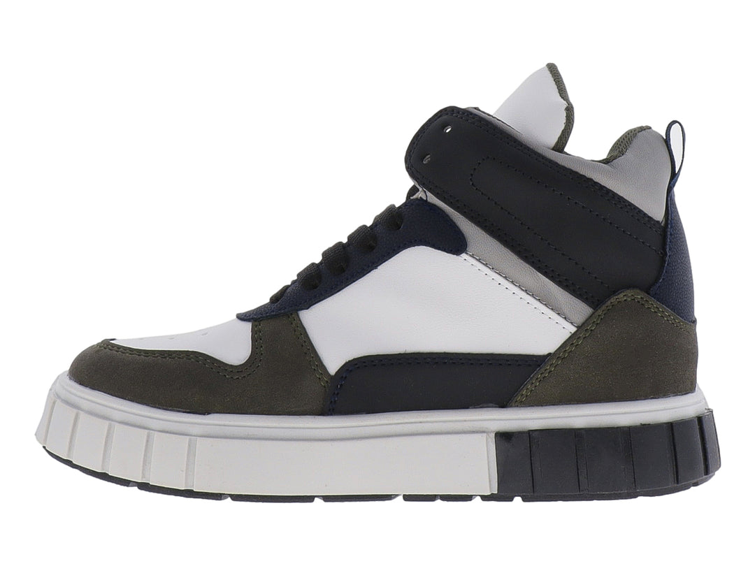 Tenis tipo bota para niño en colores blanco, verde olivo y azul marino con suela blanca robusta.