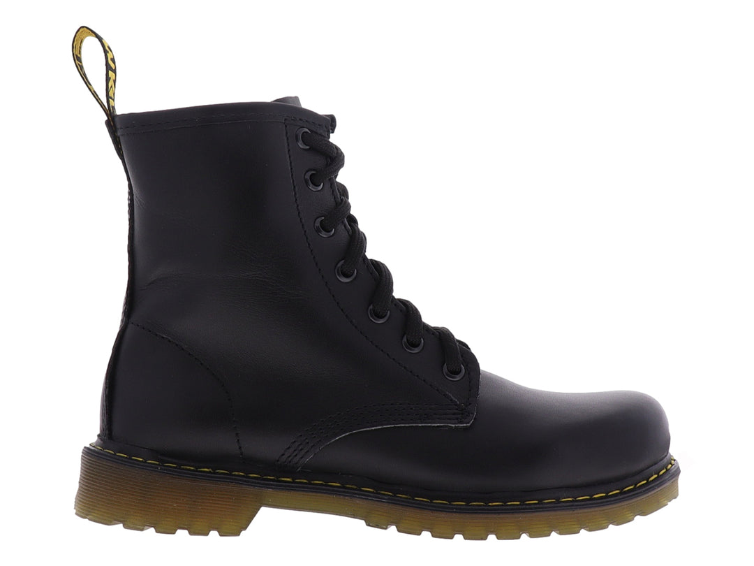 Botas Marco Delli modelo Montana en color negro de cuero liso con agujetas y suela robusta.