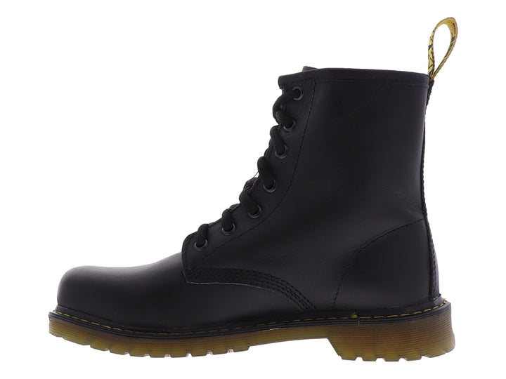Botas Marco Delli modelo Montana en color negro de cuero liso con agujetas y suela robusta.