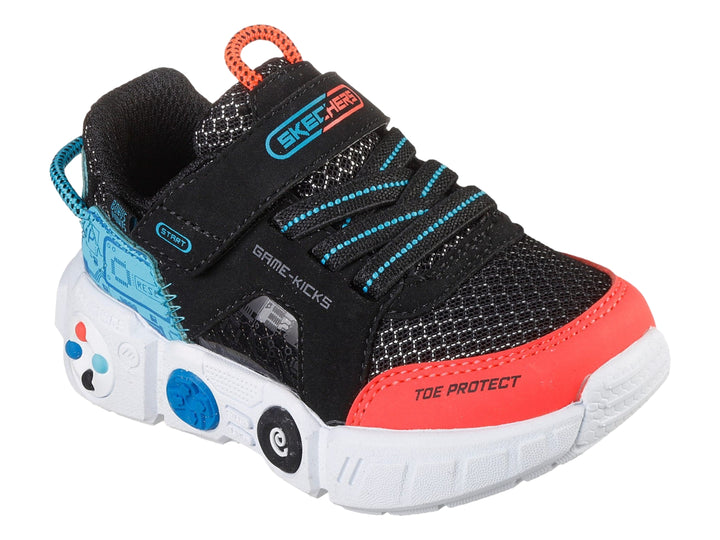 Tenis deportivos Skechers para niño en colores negro, azul y rojo con suela blanca robusta.