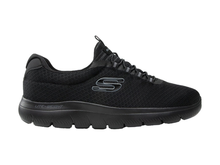 Zapato deportivo Skechers color negro con tejido de malla y suela flexible.