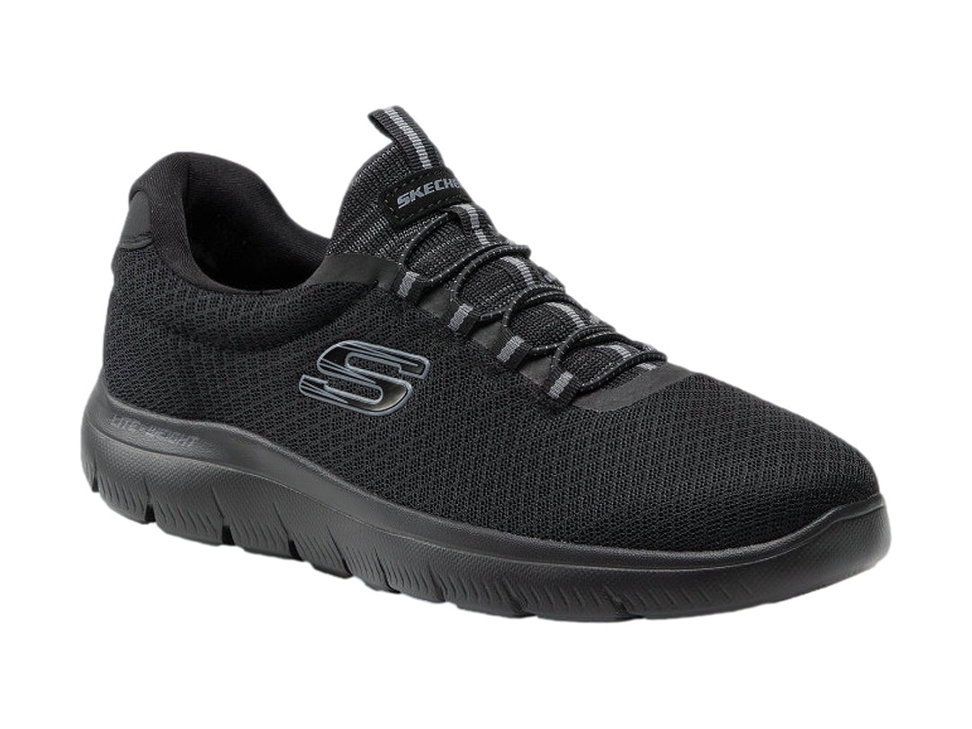 Zapato deportivo Skechers color negro con tejido de malla y suela flexible.