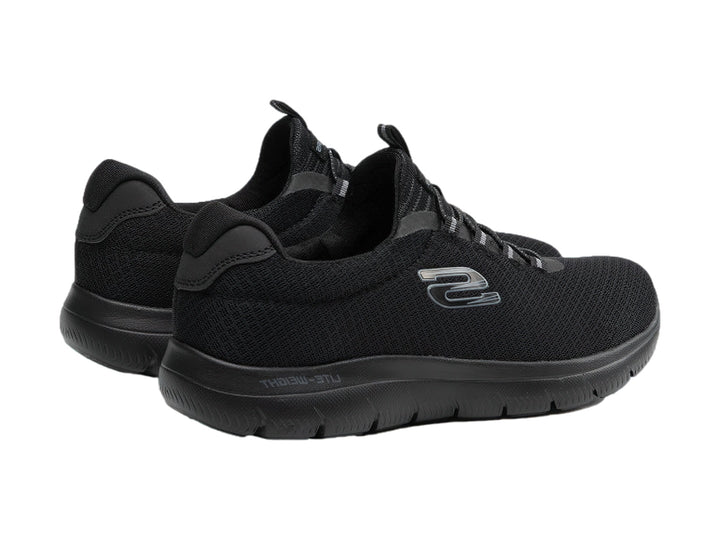 Zapato deportivo Skechers color negro con tejido de malla y suela flexible.