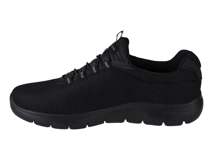 Zapato deportivo Skechers color negro con tejido de malla y suela flexible.