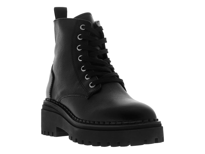 Bota negra de plataforma con agujetas y suela track.