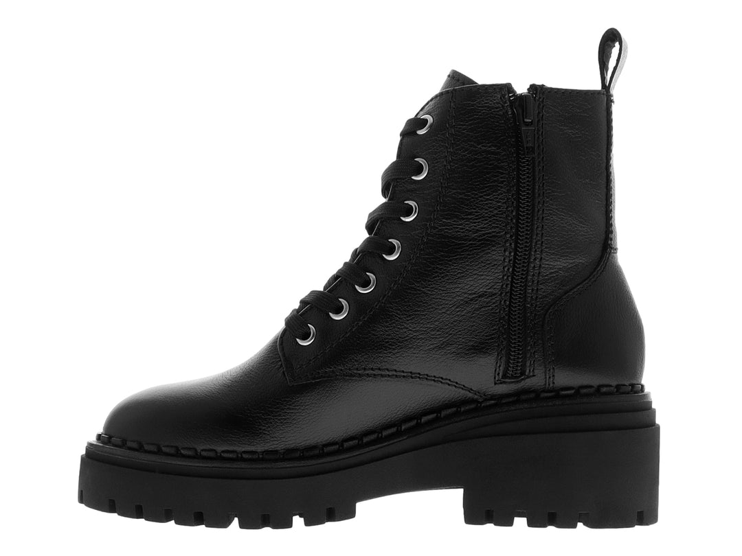 Bota negra de plataforma con agujetas y suela track.