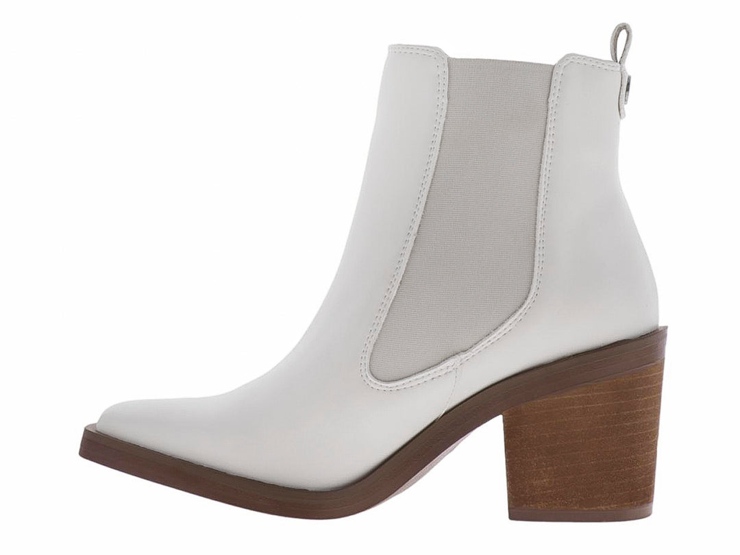 Botín blanco para mujer con tacón grueso color café y panel elástico lateral.