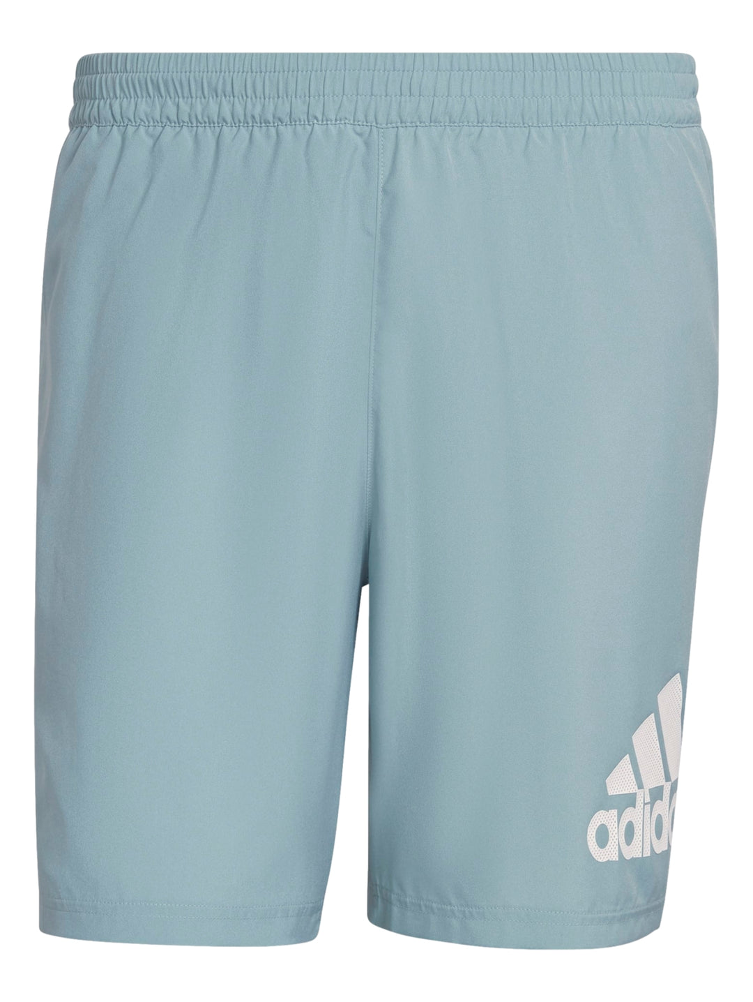 Hombre usando shorts deportivos Adidas color gris Magic Grey.