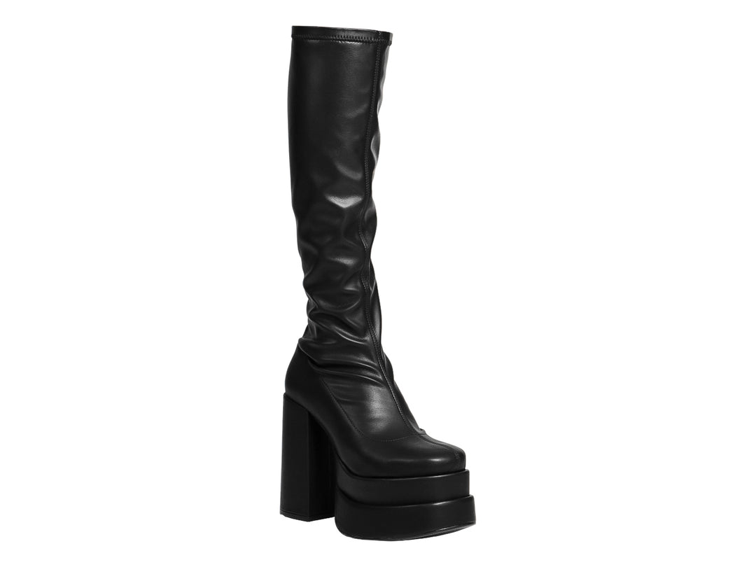 Botas altas negras con plataforma y tacón grueso sobre fondo blanco.