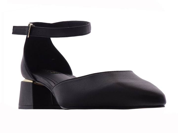 Zapatilla casual color negro con tacón cuadrado y correa al tobillo para mujer