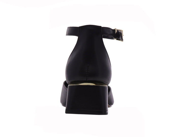 Zapatilla casual color negro con tacón cuadrado y correa al tobillo para mujer