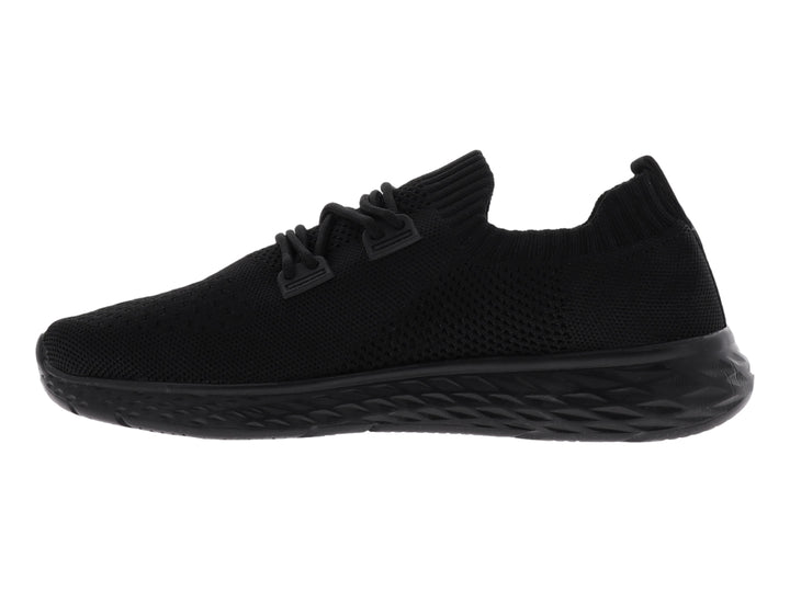 Tenis de baloncesto color negro con tejido transpirable y suela texturizada.
