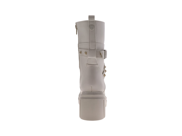 Botas beige de plataforma con cordones y correa decorativa con estoperoles.