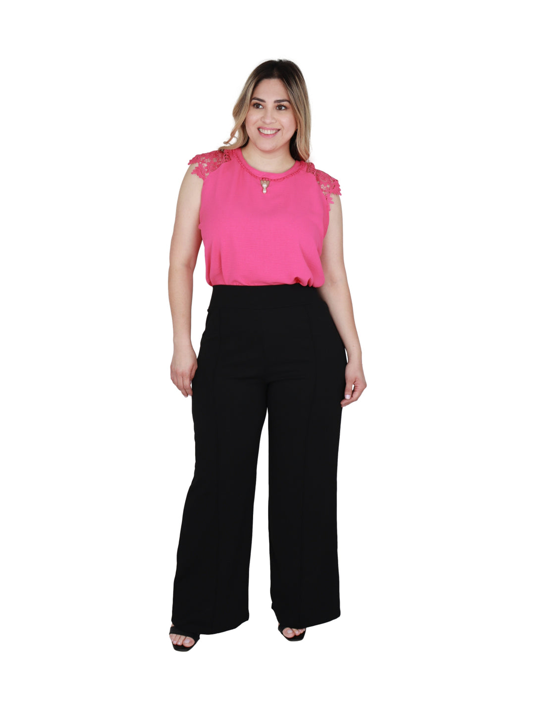 Pantalón recto de maternidad color negro con cintura alta.