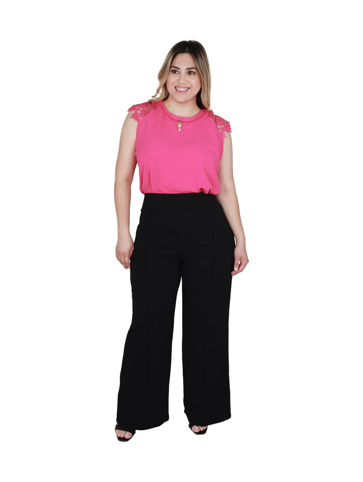 Pantalón recto de maternidad color negro con cintura alta.