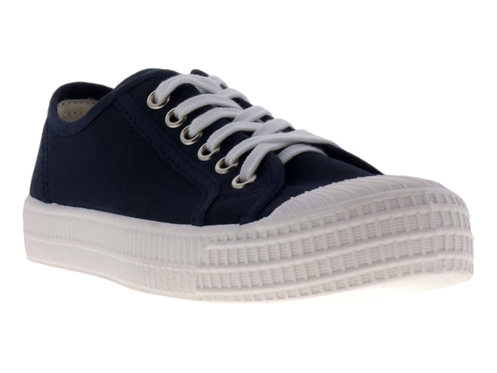 Tenis casuales para niño en color azul marino con suela y cordones blancos.