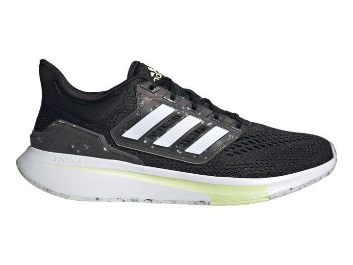 Tenis Adidas EQ21 en color negro con franjas blancas y detalles en lima sobre fondo blanco.