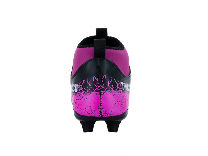 Zapato de fútbol Leon Trucco en colores negro y fucsia con detalles blancos y suela de tacos FG.