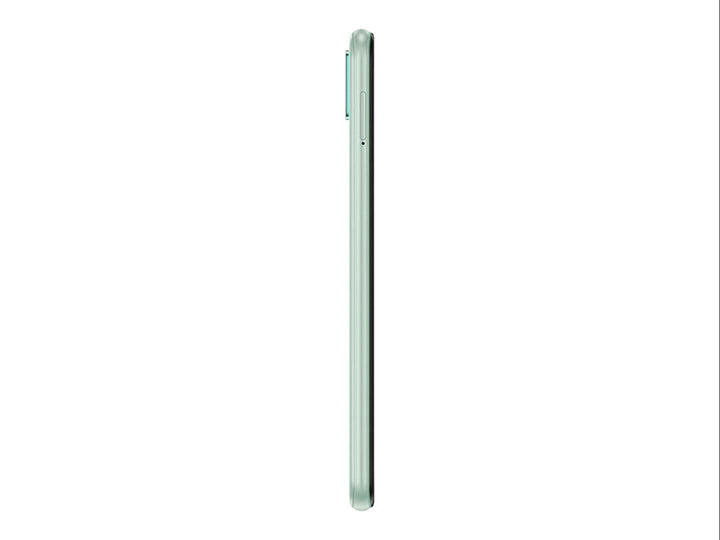 Teléfono inteligente Samsung Galaxy A22 en color verde, vista frontal y trasera sobre fondo blanco.