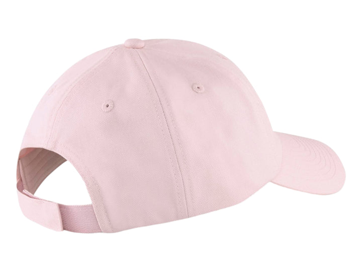 Gorra deportiva PUMA de color rosa con logotipo blanco bordado en el frente y visera curva.