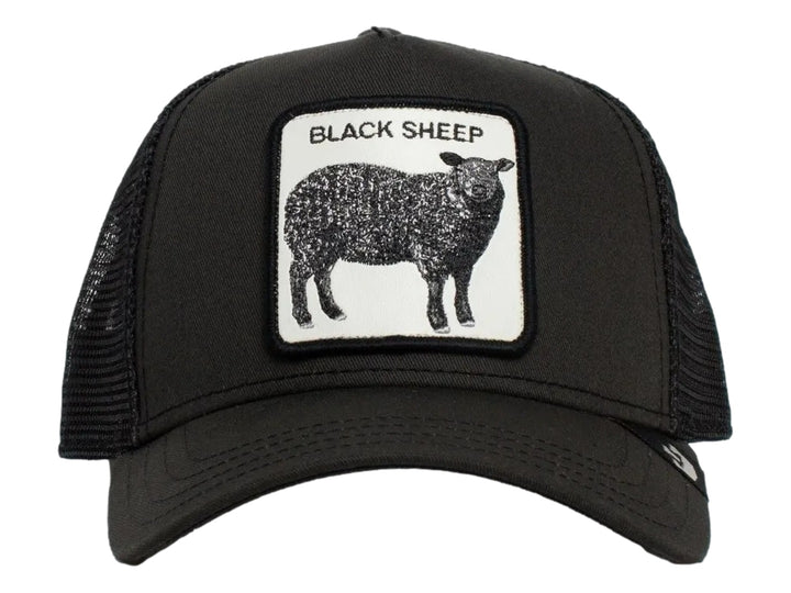 Gorra negra Goorin Bros con parche frontal de una oveja negra y malla en la parte posterior.