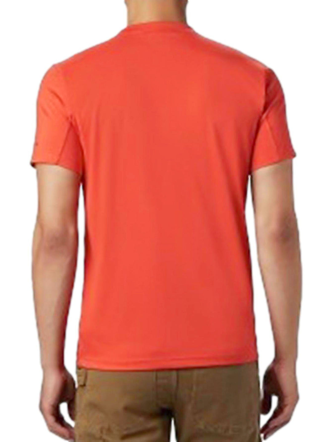 Camiseta de manga corta color naranja marca Columbia con cuello redondo y logotipo en el pecho.