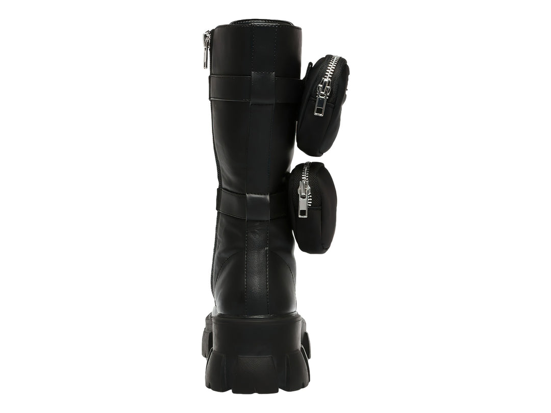 Bota negra de caña alta Steve Madden con suela track, cordones y bolsillos laterales.