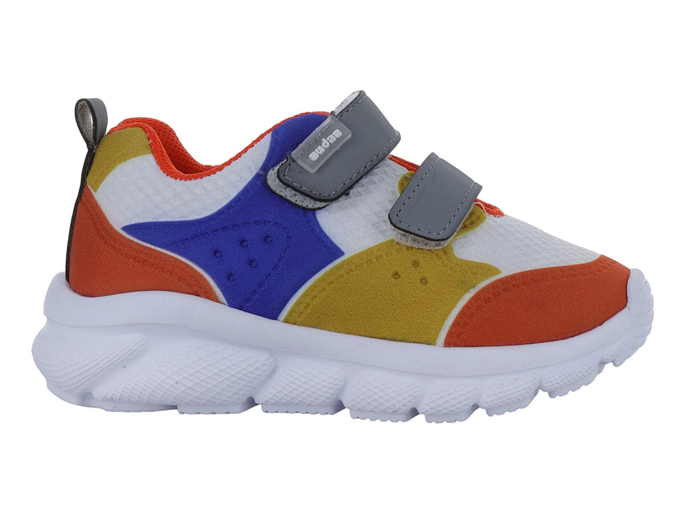 Tenis deportivos para niño en colores naranja, azul y amarillo con suela blanca y cierre de velcro gris.