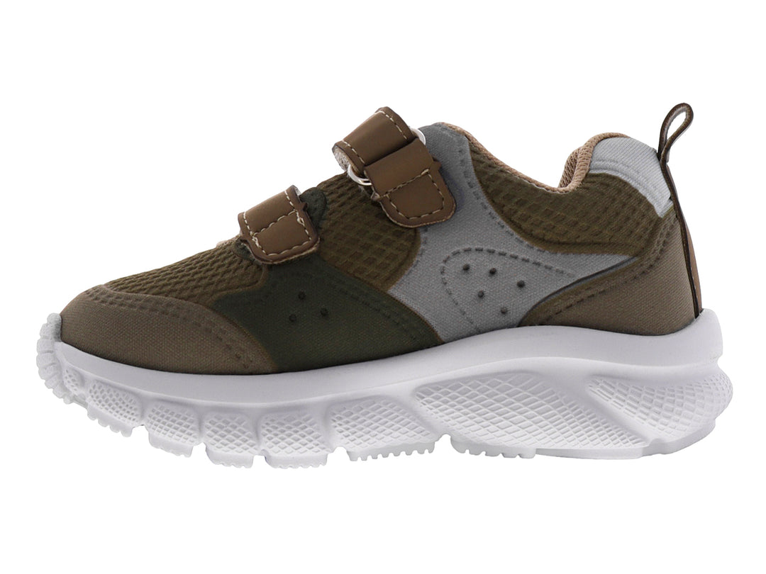 Zapato deportivo para niño en color verde con suela blanca y cierre de velcro.