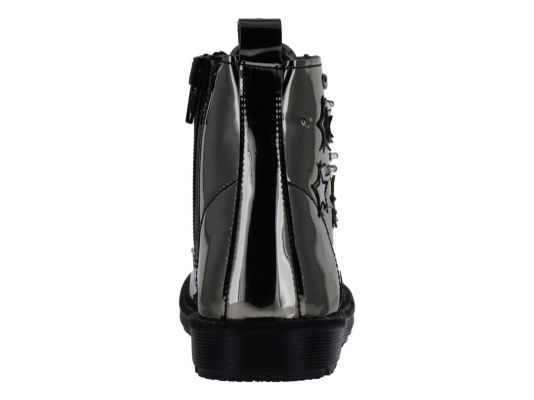 Bota infantil color gris metálico con estrellas decorativas y agujetas negras.