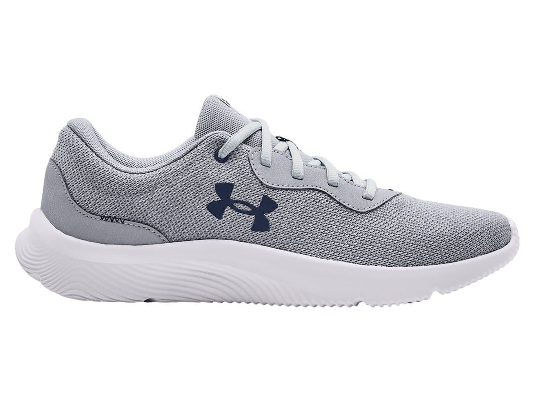 Tenis deportivos Under Armour Mojo 2 color gris con suela blanca y logo azul.