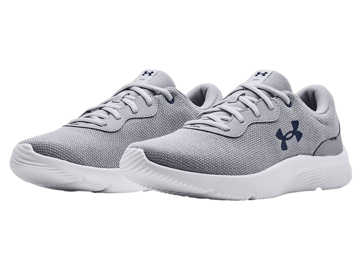 Tenis deportivos Under Armour Mojo 2 color gris con suela blanca y logo azul.