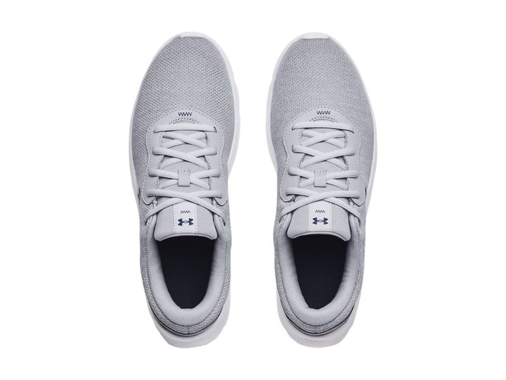 Tenis deportivos Under Armour Mojo 2 color gris con suela blanca y logo azul.